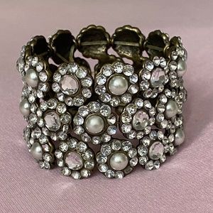 💥3/$25 Beautiful Flower Diamond & Pearl Bracelet